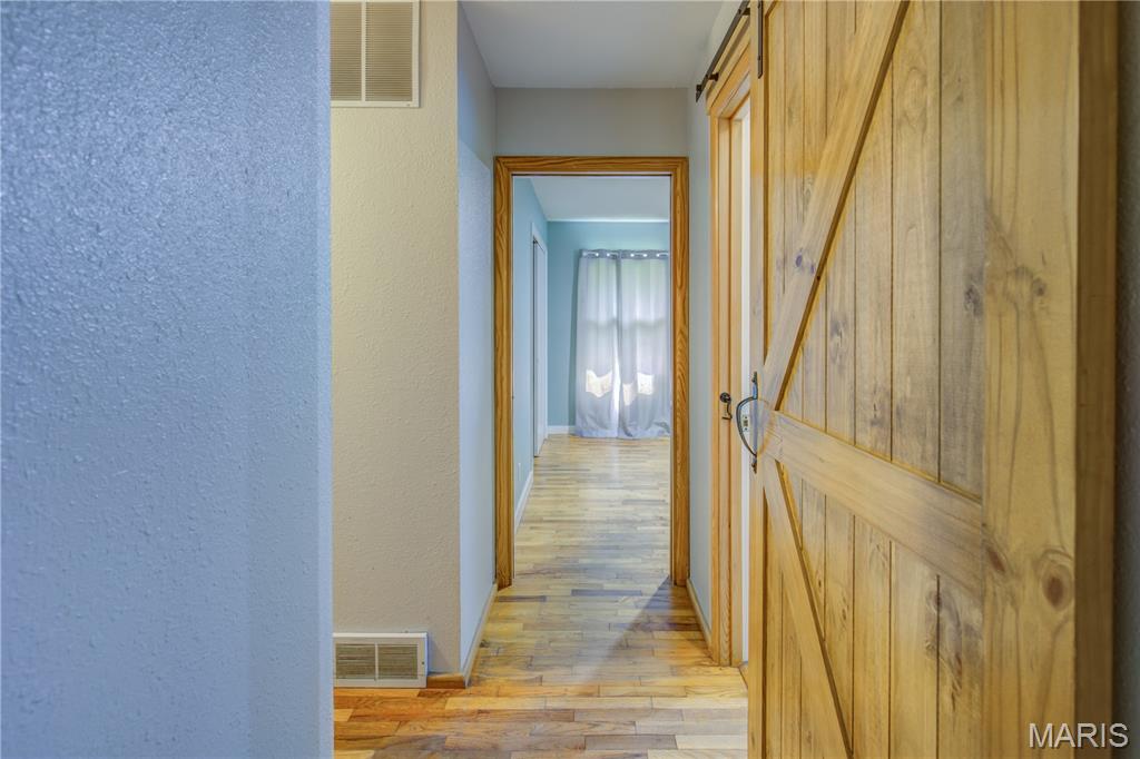 922 Hawthorn Drive Property Photo 8