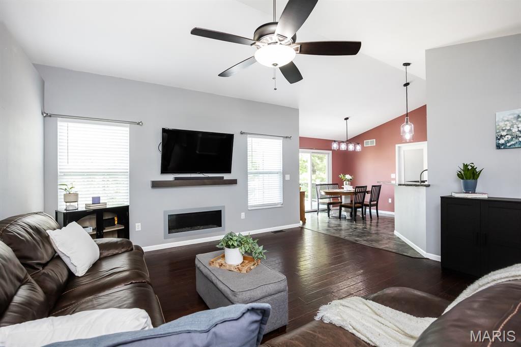 1444 Victoria Square Court Property Photo 6