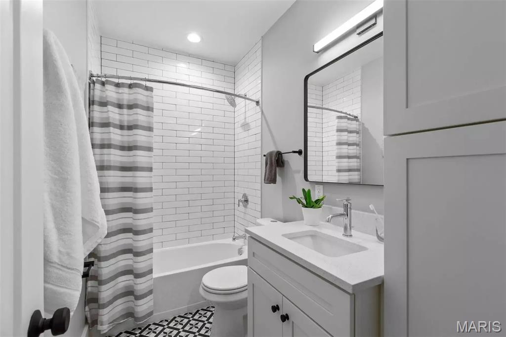 6008 Southwest Avenue Property Photo 8