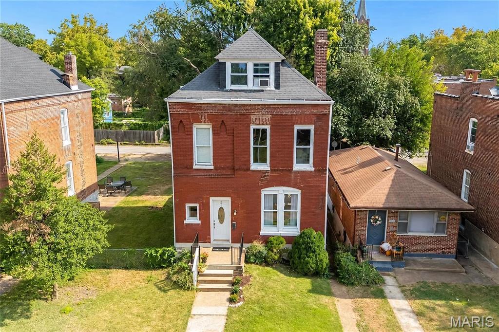 915 Bates Street Property Photo 1