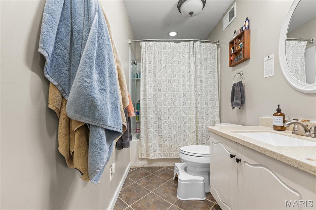 216 Drewel Court Property Photo 16