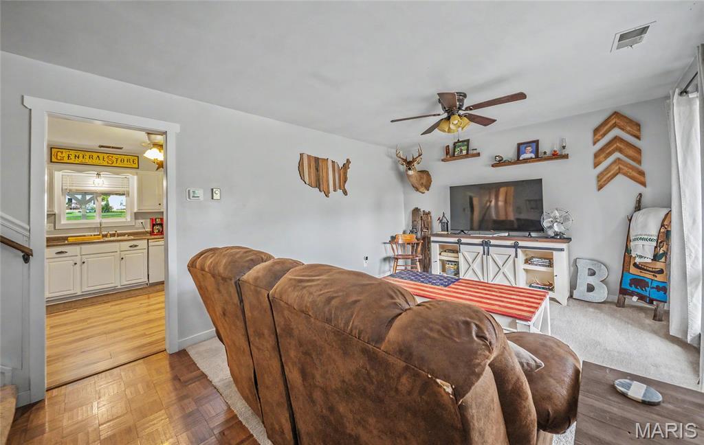 532 E James Boulevard Property Photo 4
