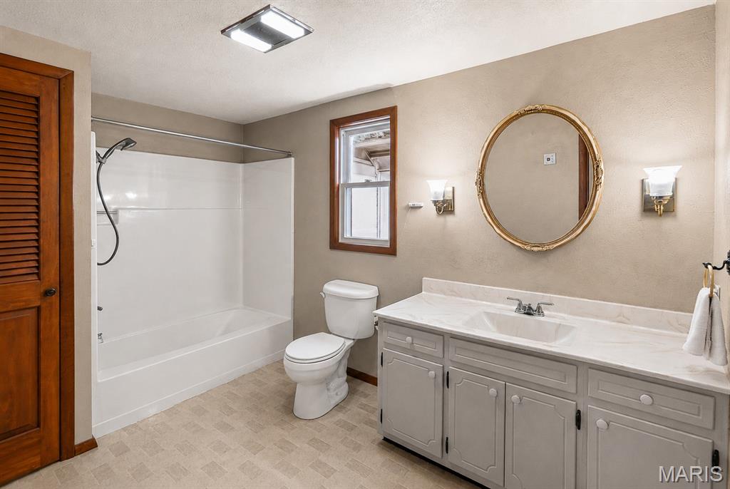118 S Cedar Street Property Photo 4