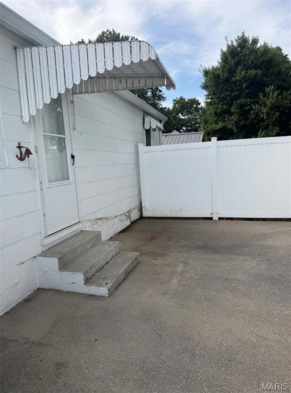 118 S Cedar Street Property Photo 6