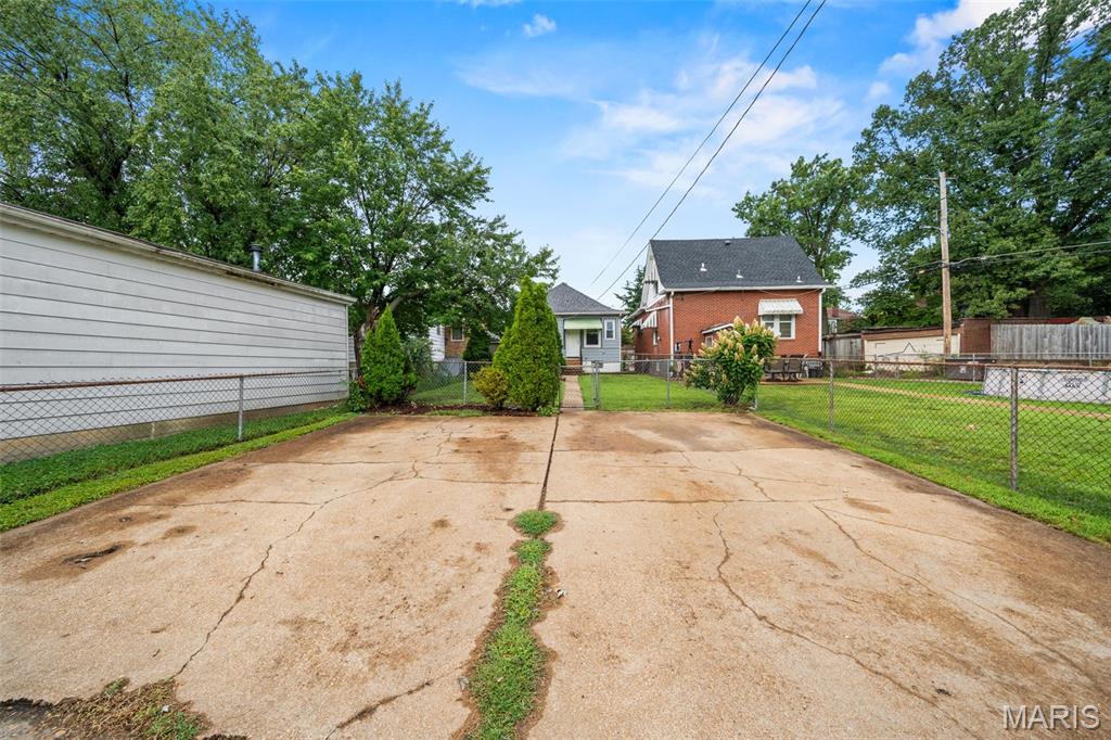 4851 Sigel Avenue Property Photo 32