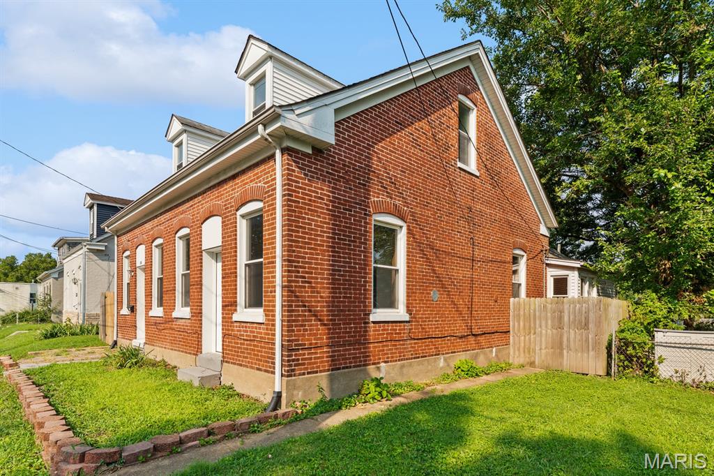 105 S 8th Street Property Photo 4
