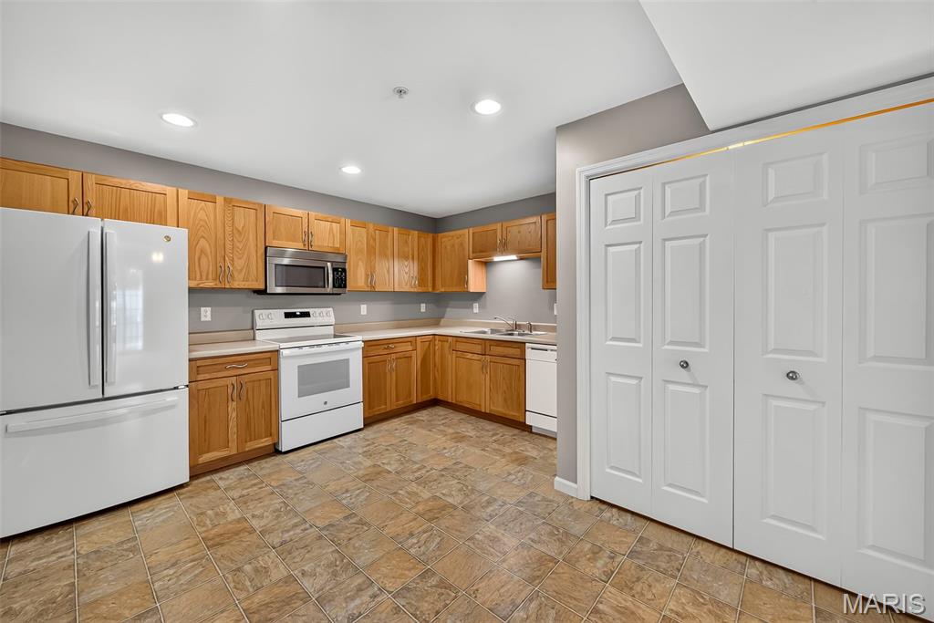 2562 Coppergate Square Drive F Property Photo 8
