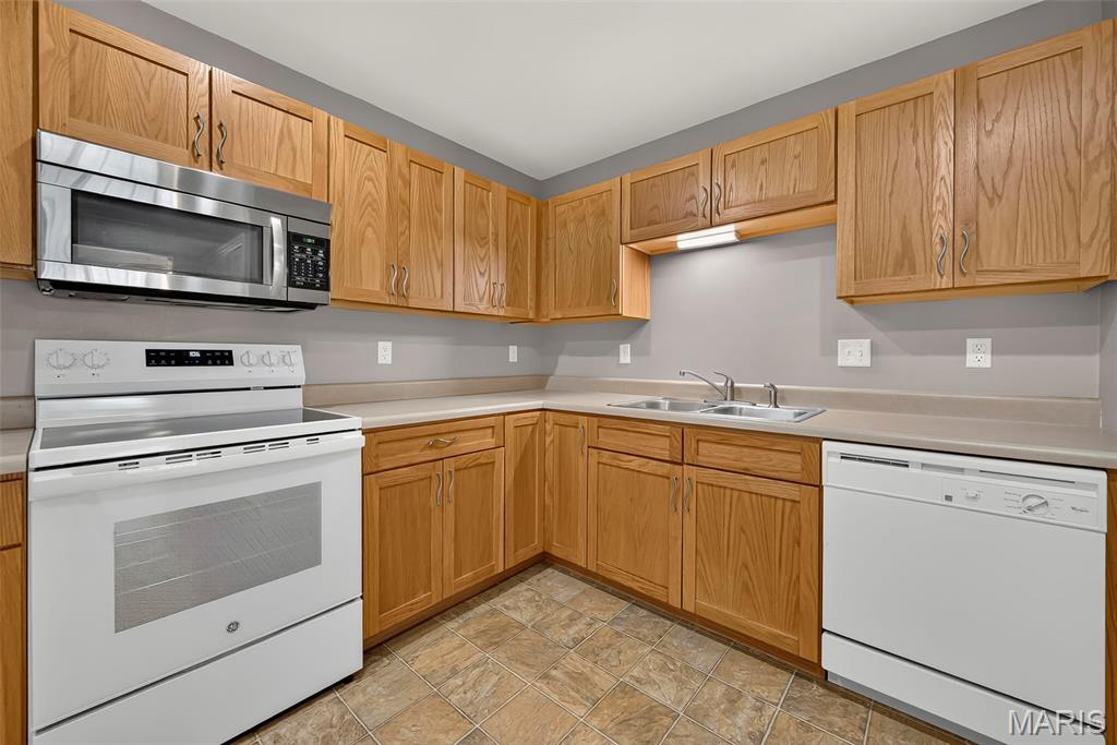2562 Coppergate Square Drive F Property Photo 9