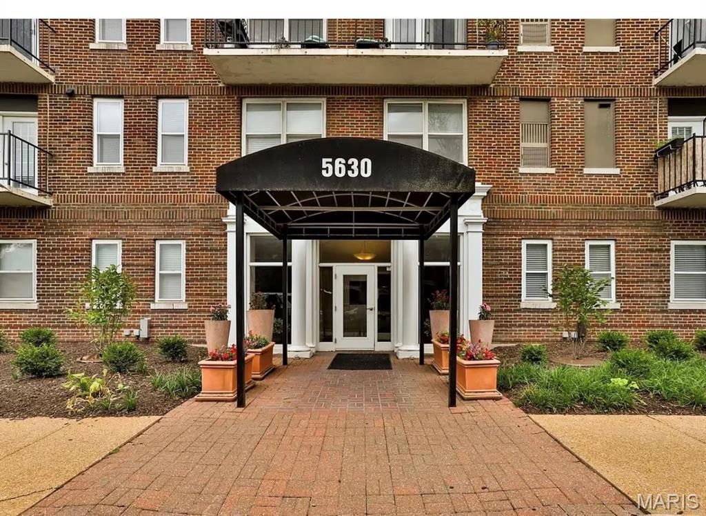 5630 Pershing Avenue 10 Property Photo 1