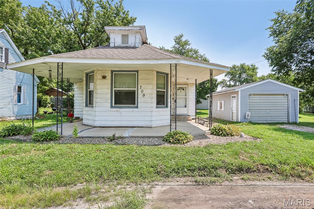 709 Simpson Street Property Photo 1