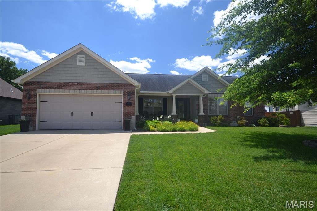 5546 S Woods Manor Drive Property Photo 1