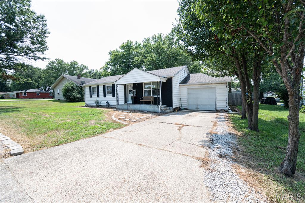 706 Apple Avenue Property Photo 2