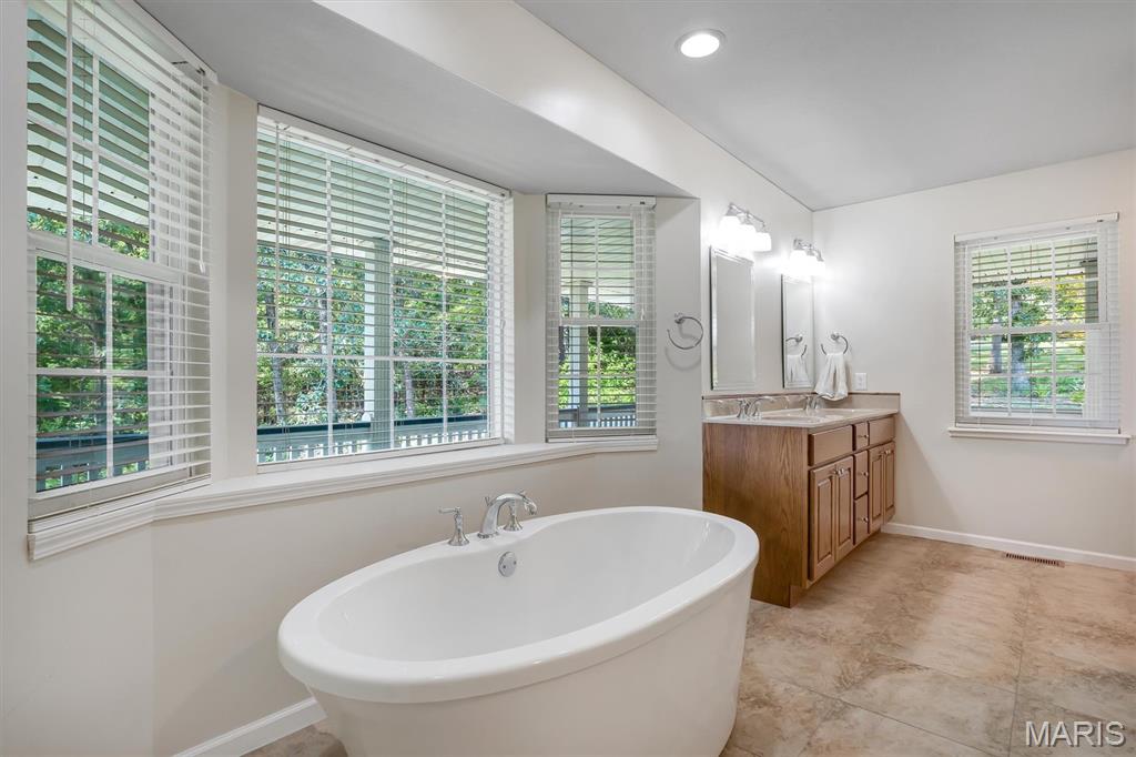 4051 Oakbrook Road Property Photo 22