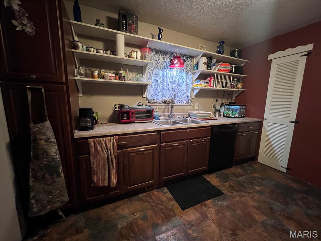 490 Skyview Drive Property Photo 12