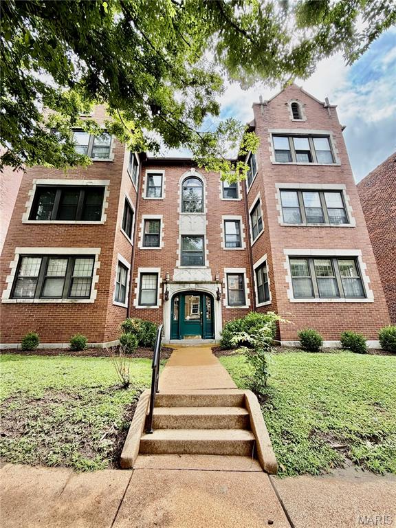 6314 S Rosebury Avenue 3W Property Photo 1