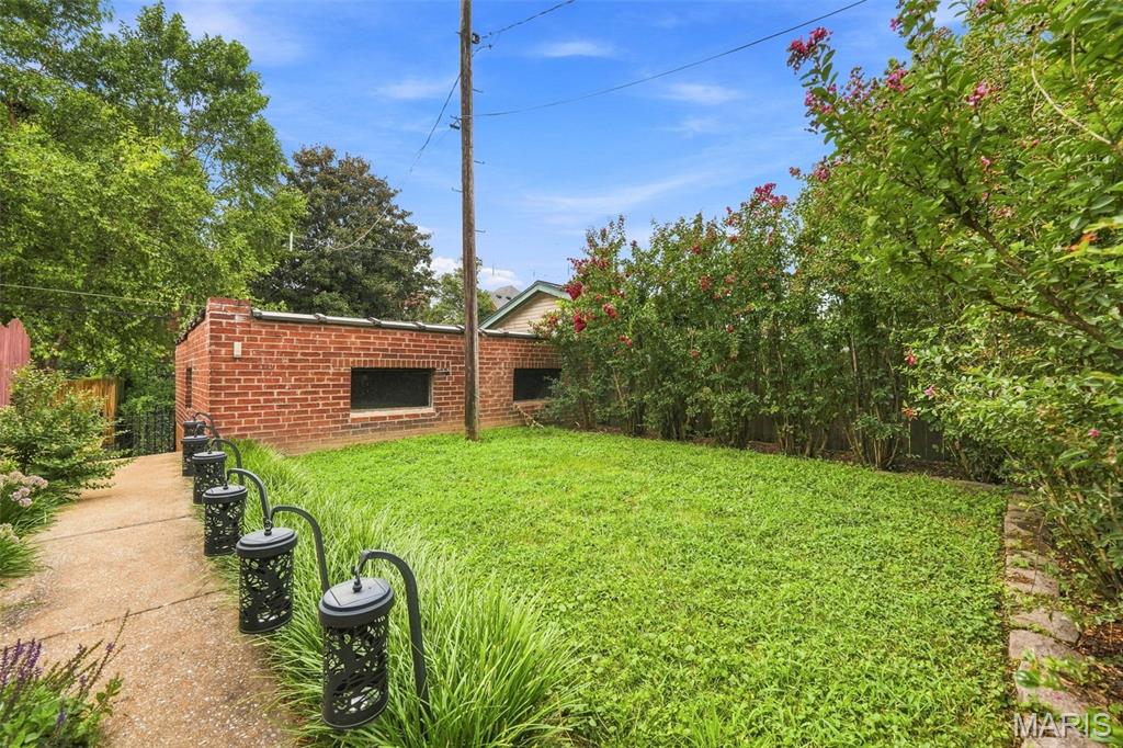 1923 S Compton Avenue Property Photo 24