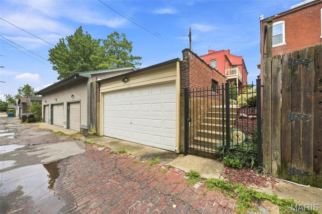 1923 S Compton Avenue Property Photo 25