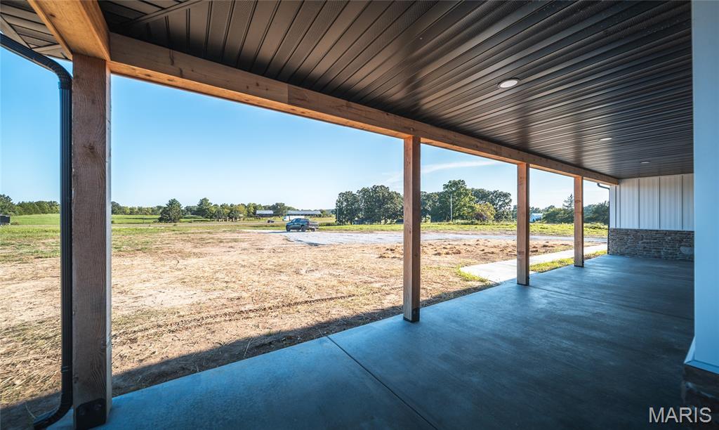 21875 Vineyard Outer Road Property Photo 8