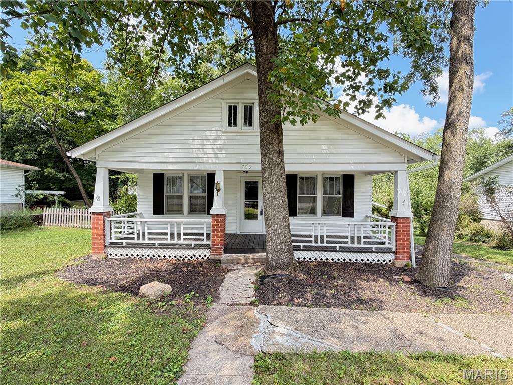 703 N Pershing Avenue Property Photo 1