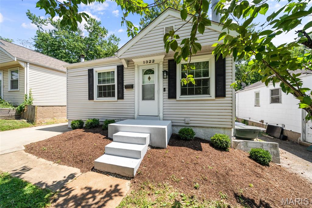 1322 Fairmount Court