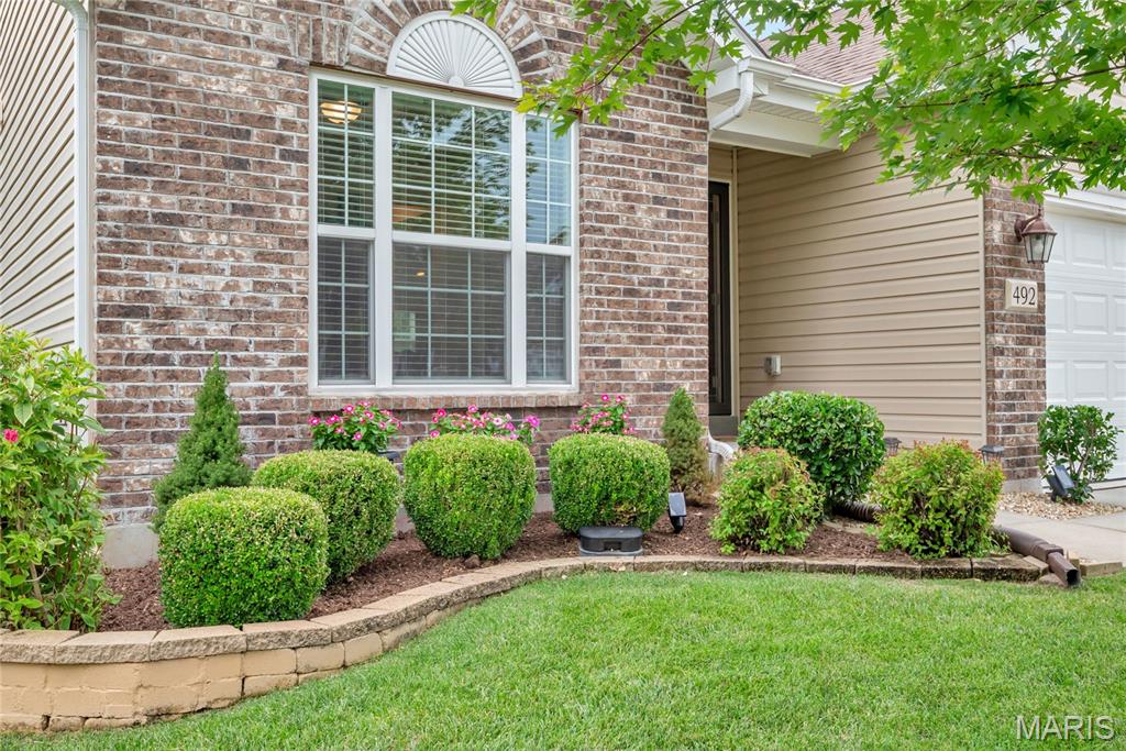 492 Pleasant Breeze Drive Property Photo 3