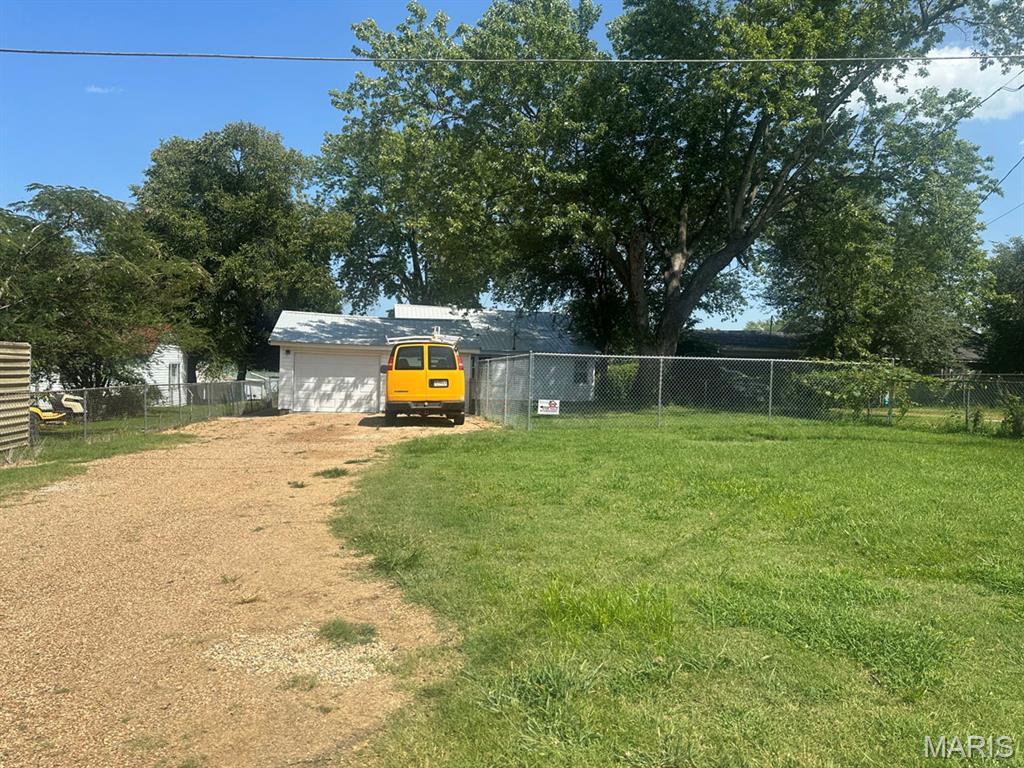 711 N Prairie Street Property Photo 22