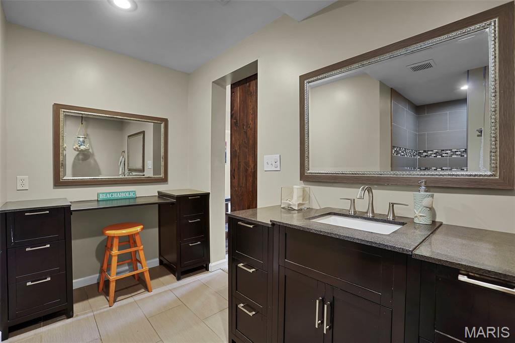 1863 Highway 100 Property Photo 54