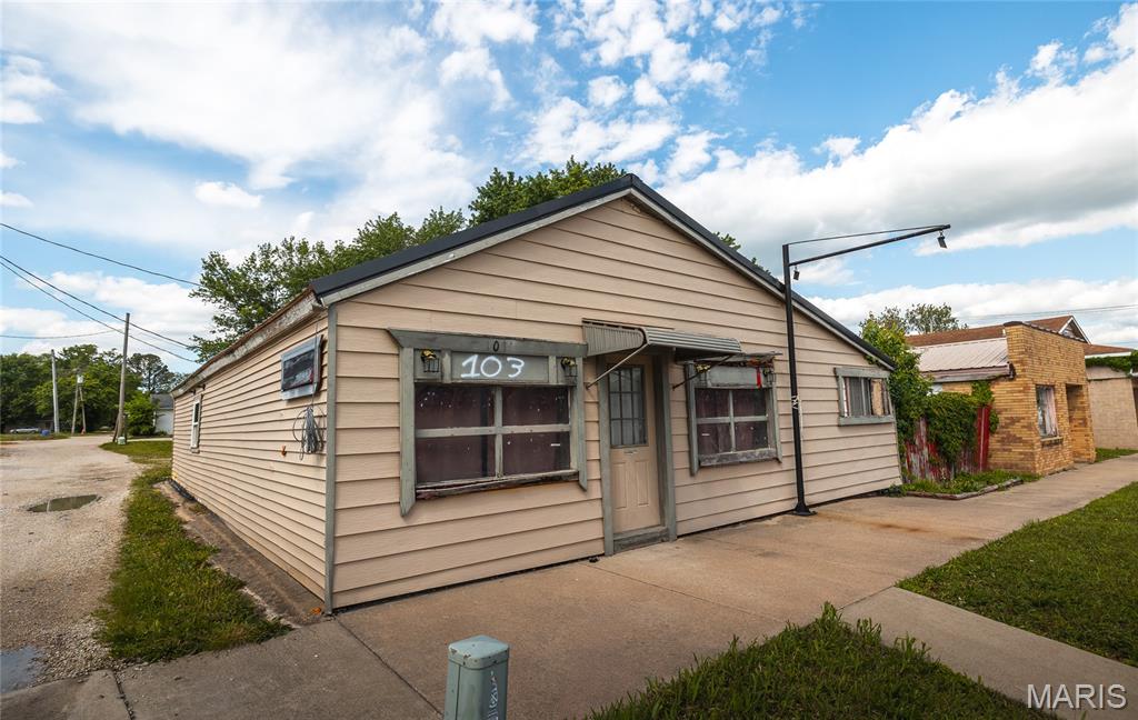 103 E Third Street Property Photo 1