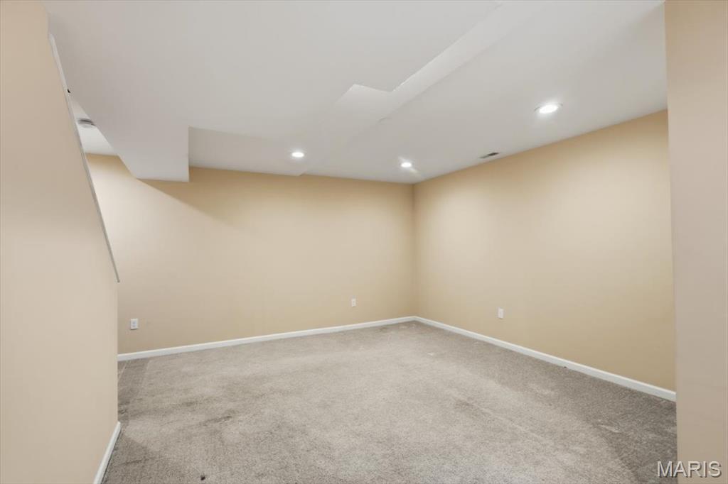 27 Loris Lane Property Photo 25