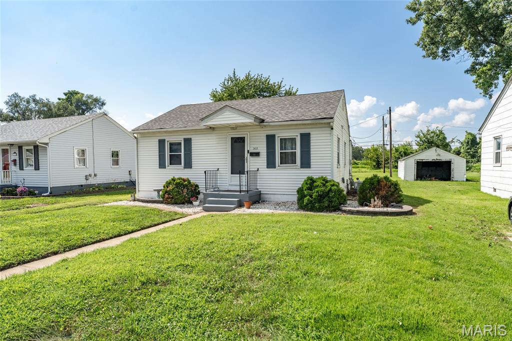 2633 Center Street Property Photo 2