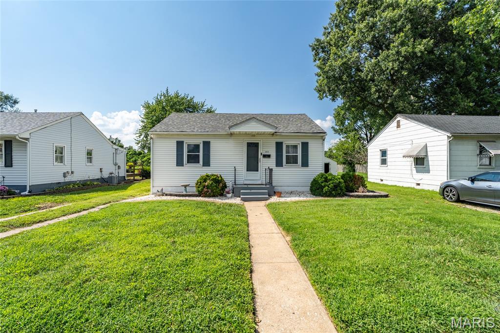 2633 Center Street Property Photo 3