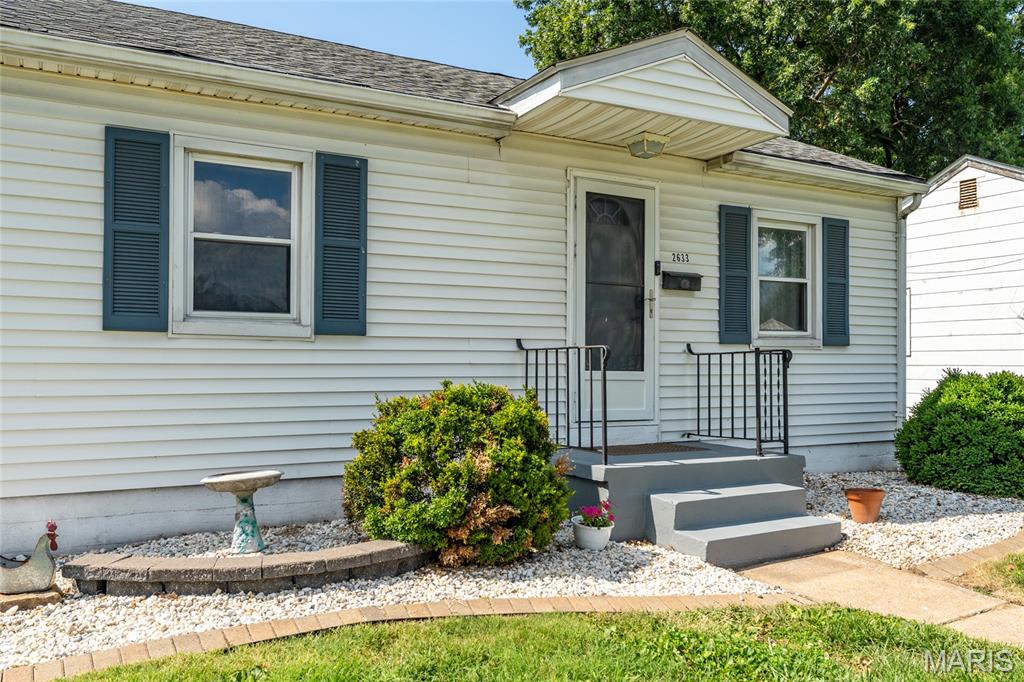 2633 Center Street Property Photo 5