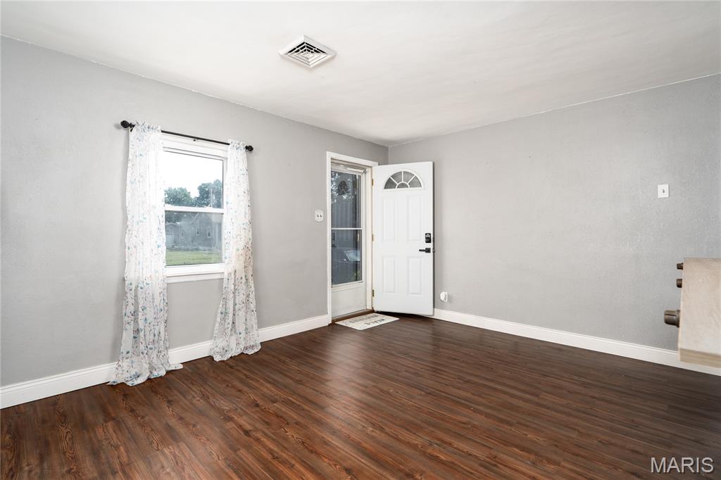 2633 Center Street Property Photo 8
