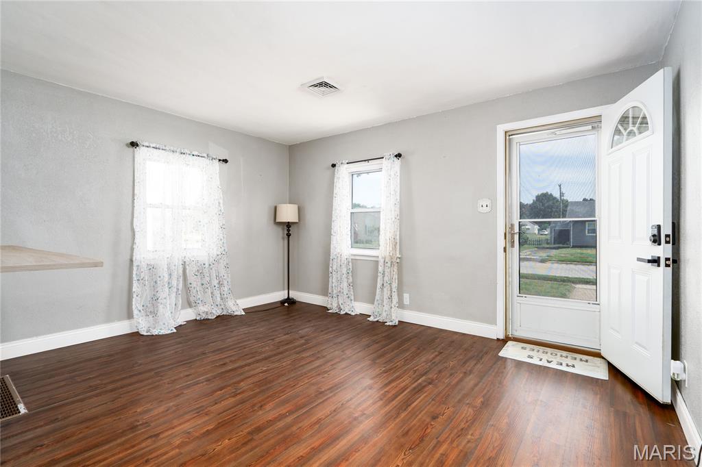 2633 Center Street Property Photo 9