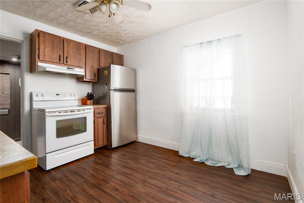 2633 Center Street Property Photo 10