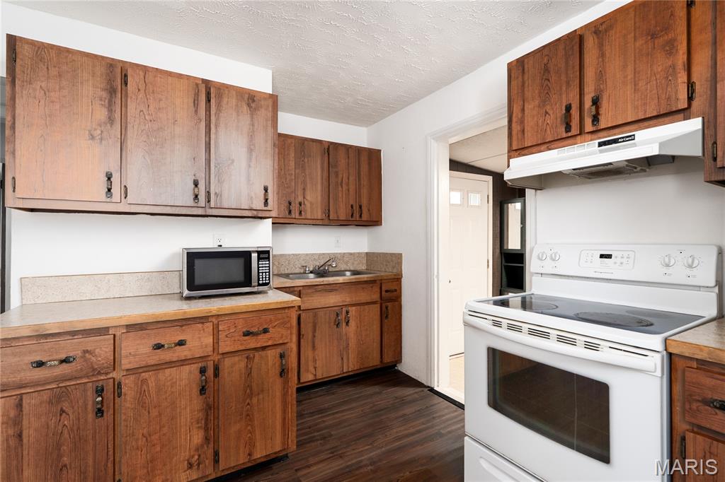 2633 Center Street Property Photo 12