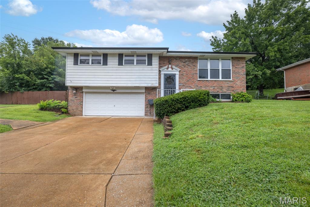 1439 Twin Oaks Drive Property Photo 1