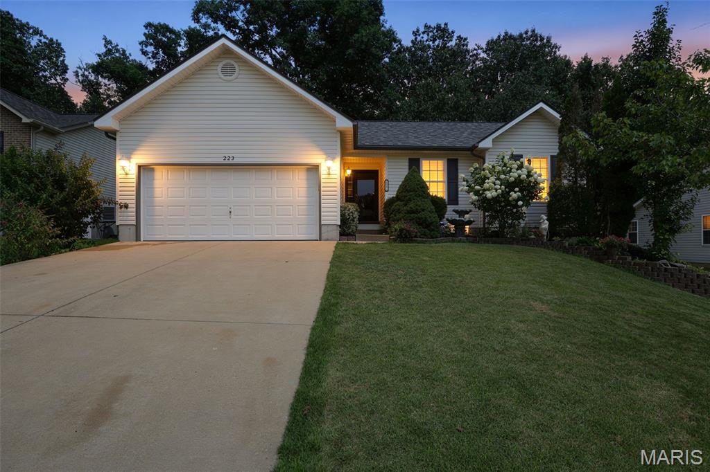 223 Williamsburg Drive Property Photo 1