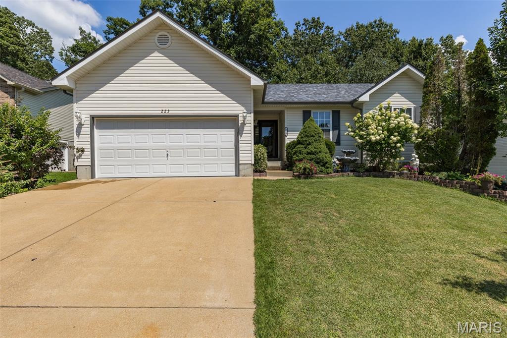 223 Williamsburg Drive Property Photo 2