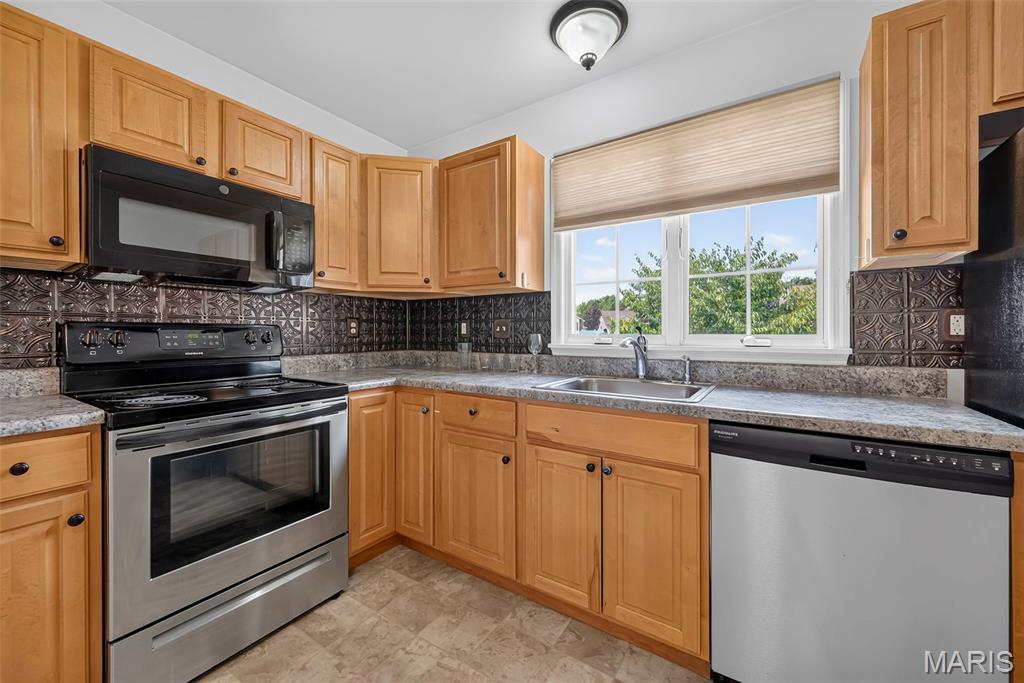 384-386 Shadow Pines Drive Property Photo 53