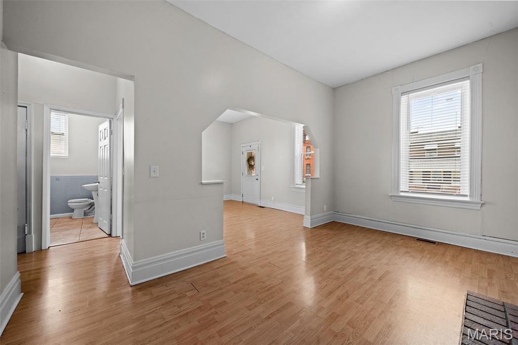 4717 S Compton Avenue Property Photo 6