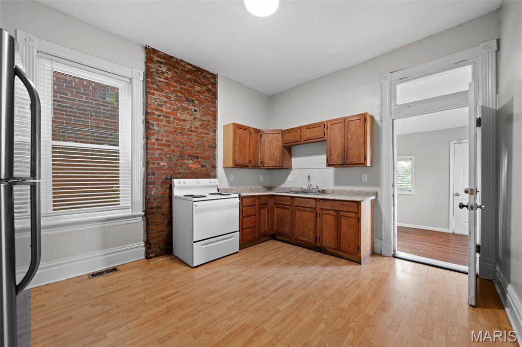 4717 S Compton Avenue Property Photo 14