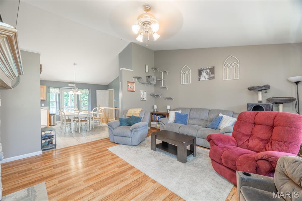39 Scarlet Oak Court Property Photo 7