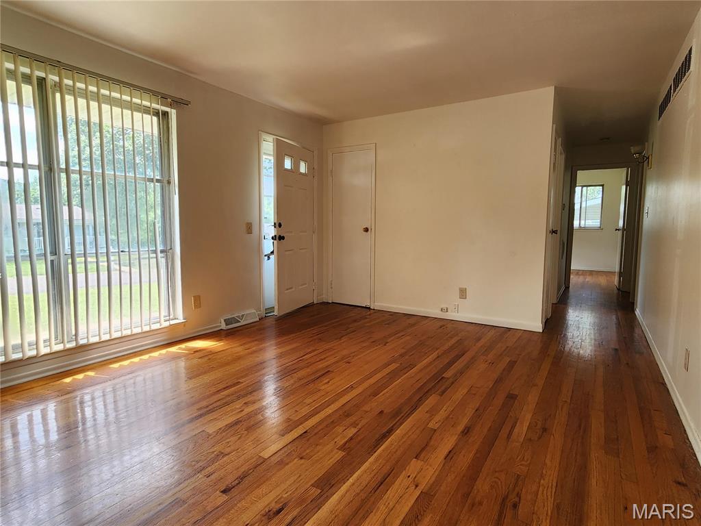 702 Vendome Property Photo 5