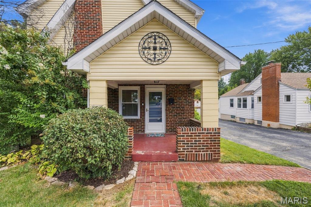8510 S Laclede Station Property Photo 1