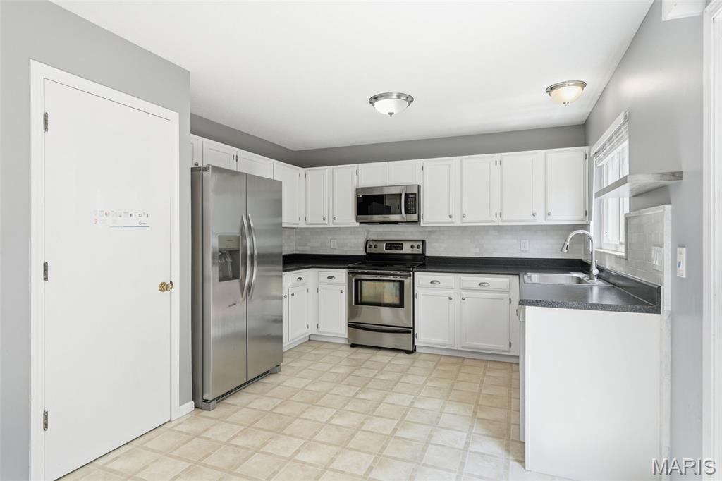 816 Ginger Wood Court Property Photo 4