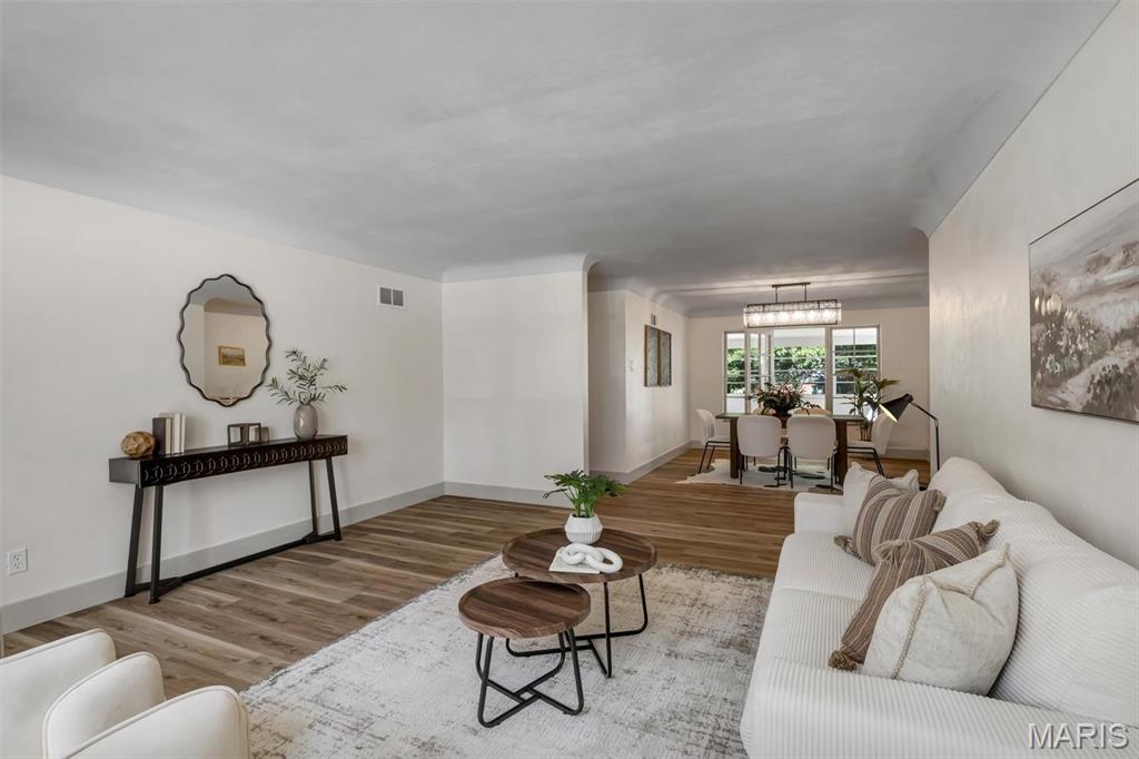 7425 Melrose Avenue Property Photo 4