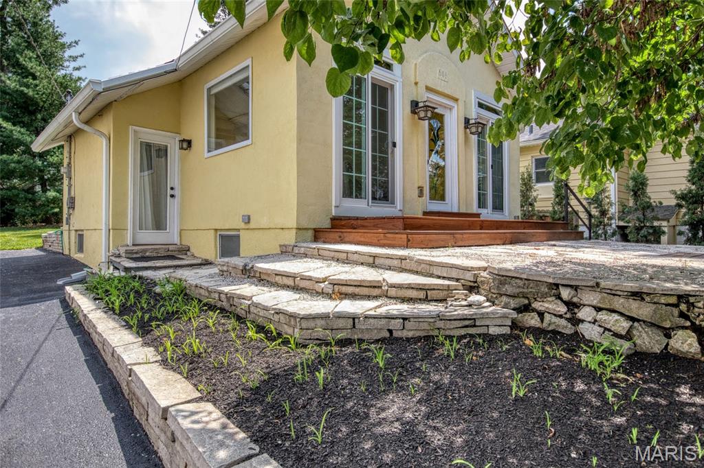 606 Cornelia Avenue Property Photo 1
