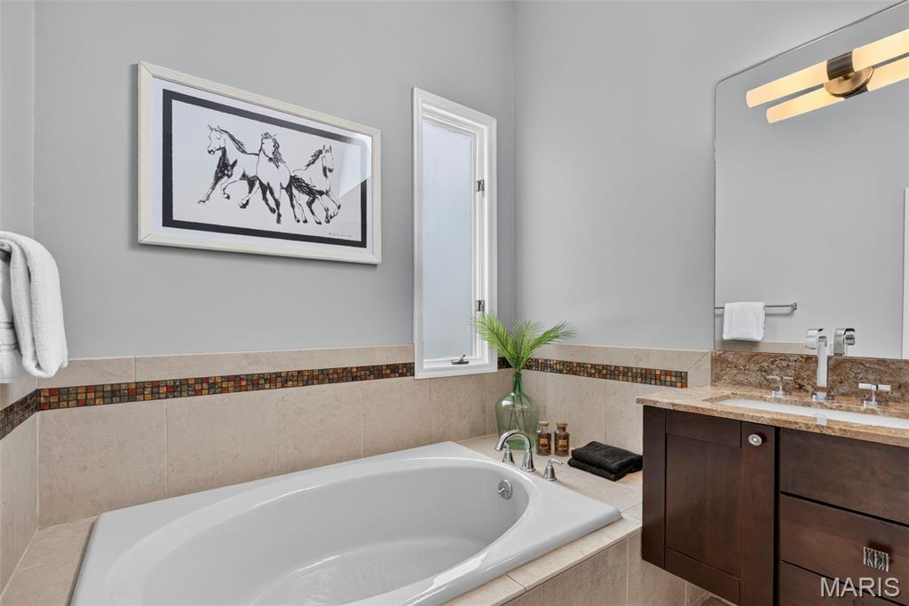 9017 Fair Oaks Crescent Court Property Photo 23