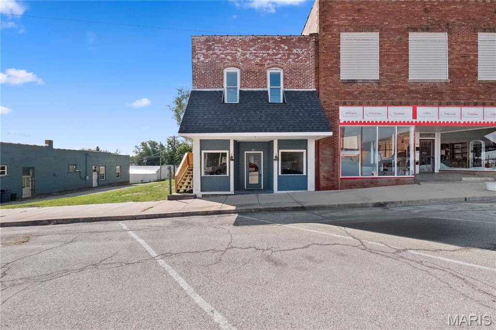 318 Broadway Street Property Photo 1